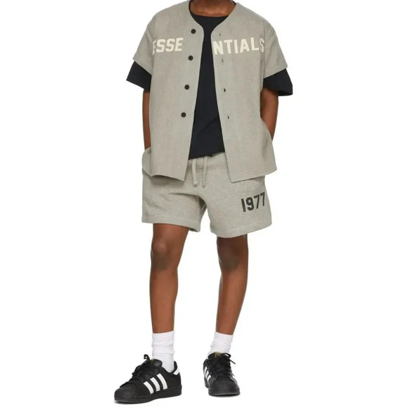 FEAR OF GOD ESSENTIALS Kids Grey Baseball T-Shirt - Picture 5 of 7